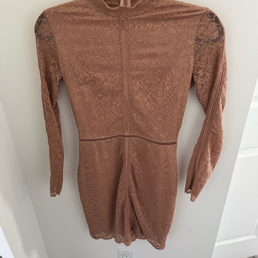 Wilfred Long Sleeve Lace Dress in Tan